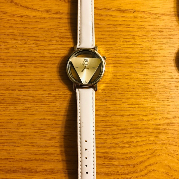 White triangle watch - Picture 3 of 4